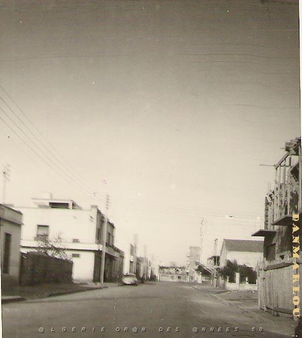 01 RUE LEONIE VAN HOUTTE.JPG - RUE LEONIE VAN HOUTTE " cuvelier" A ORAN